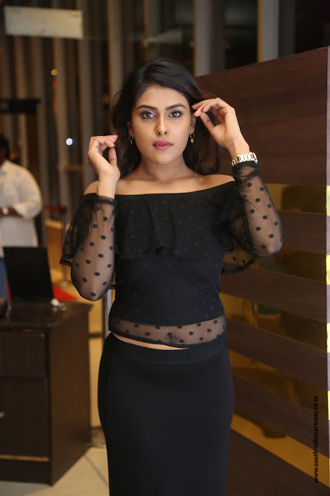 Naira Shah at E Ee Premiere Show