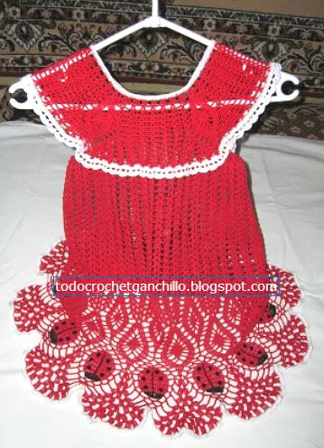 vestido de niña tejido al crochet con borde de mariquitas