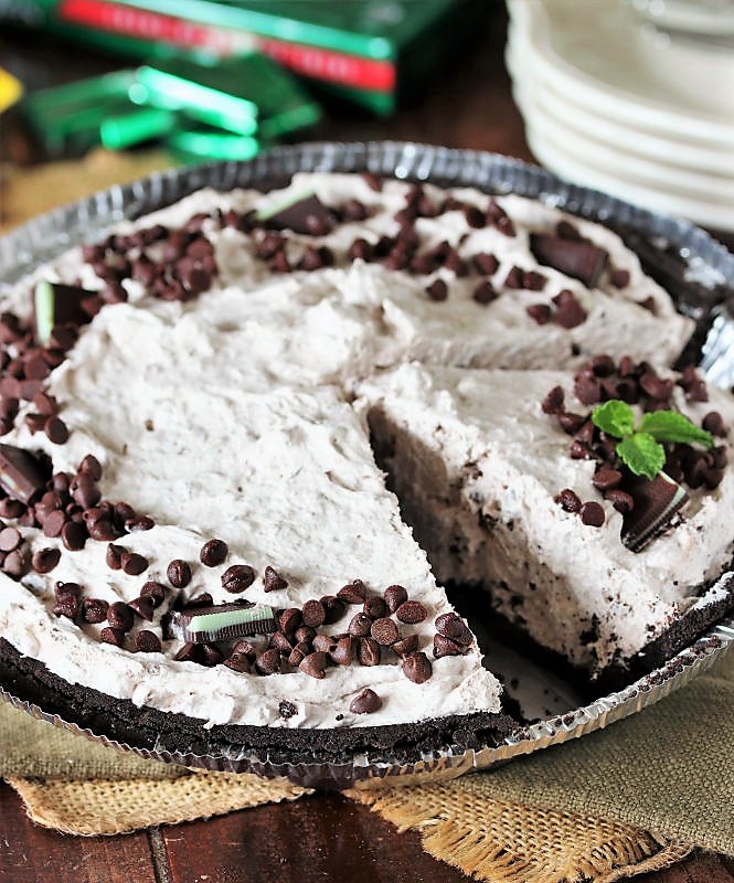 NoBake Mint Chocolate Chip Pie The Kitchen is My Playground