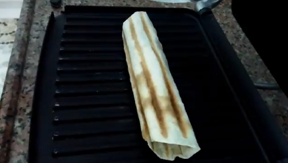 Tost Makinasında Et Dürüm Keyfi