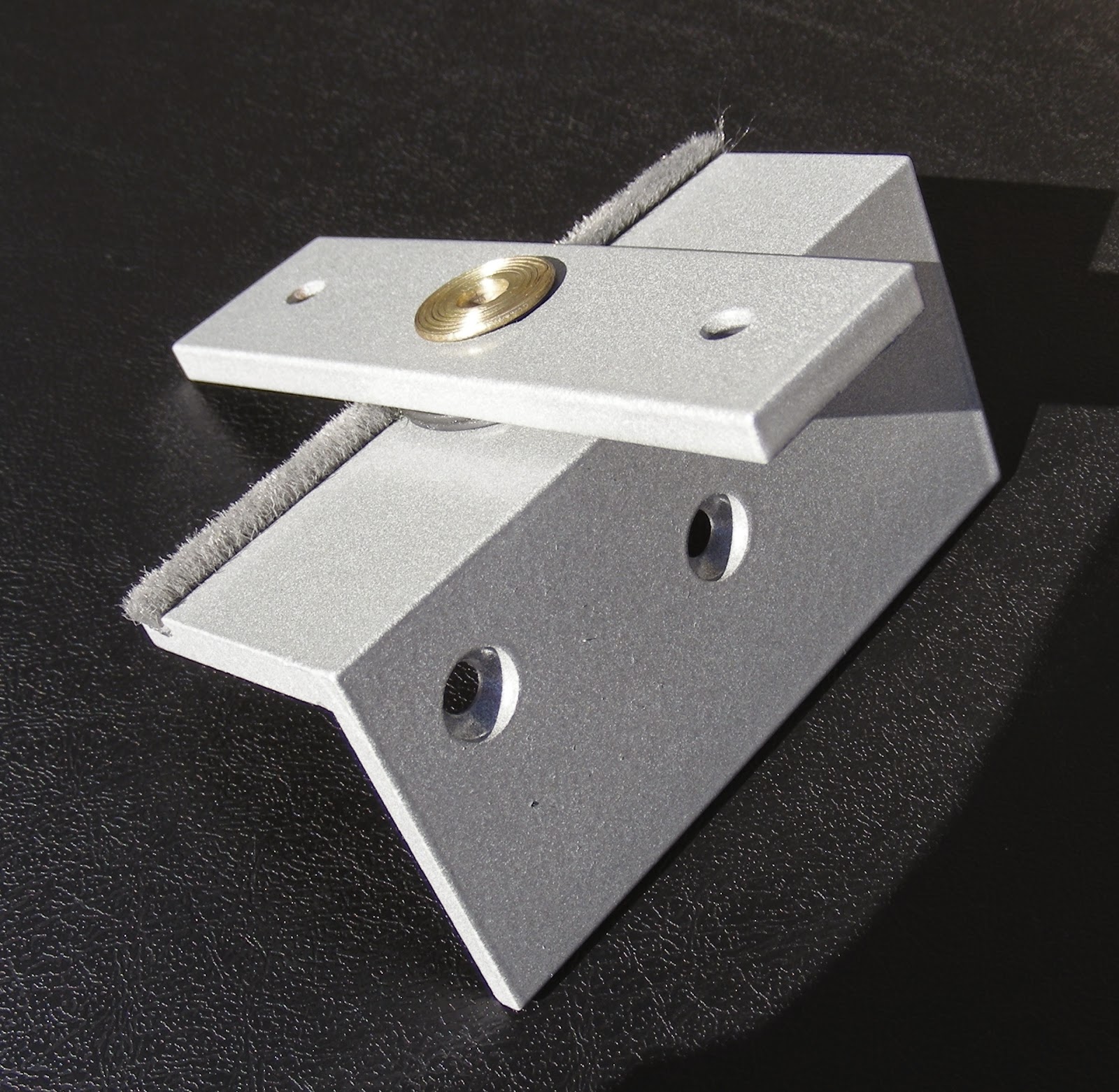 Simple Pivot Hinges