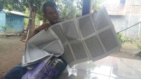 Heboh, Lembaran Alquran Jadi Bungkus Makanan di Cirebon