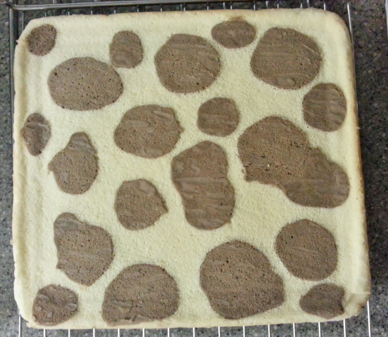 Patterned Swiss Roll Giraffe Print Recipe themoodkitchen patterned-swiss-roll-giraffe-print-recipe-themoodkitchen