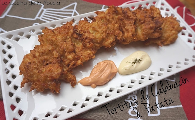 Tortitas de calabacín y patata, latkes.