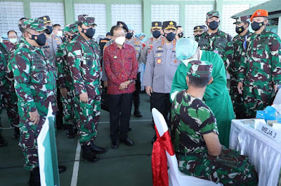 Panglima TNI dan Kapolri Tegaskan Sinergitas Vaksinasi Covid-19 di Bali