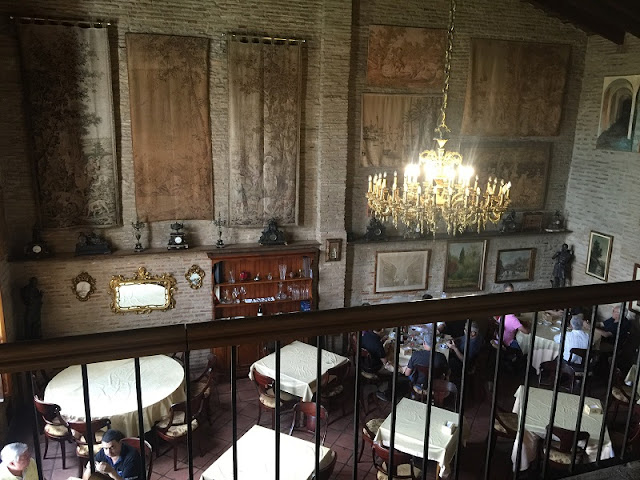 Salón principal del restaurante lluna de Valencia Salón principal del restaurante lluna de Valencia