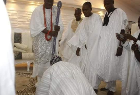 obasanjo prostrates for ooni ife 