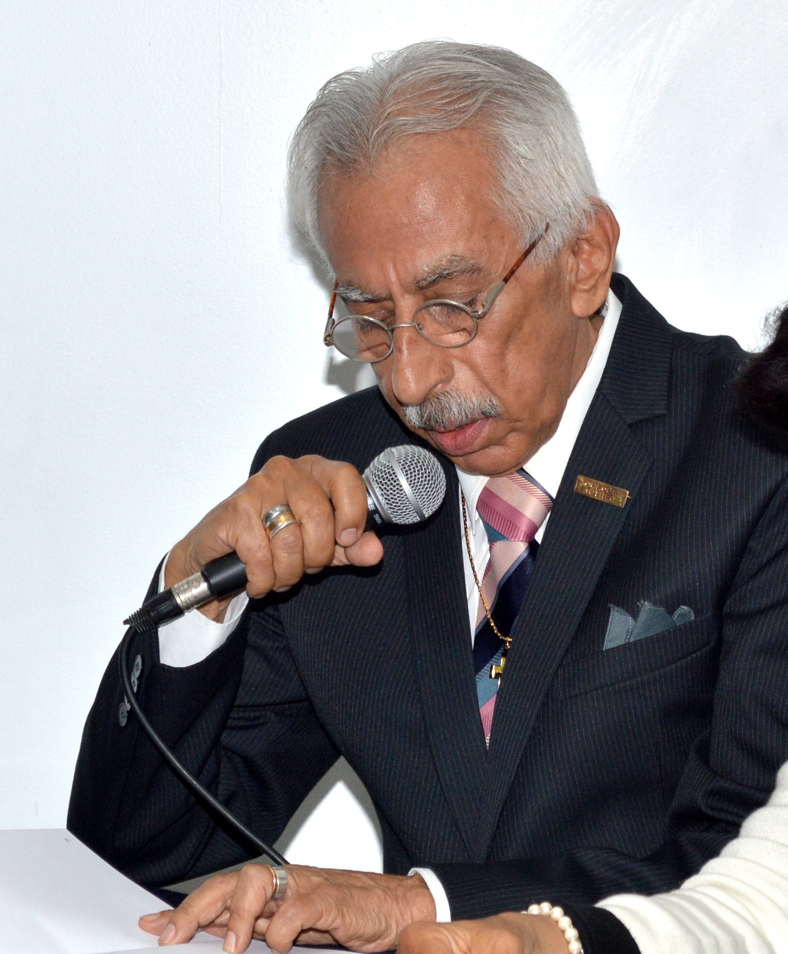 Sociedad Literaria Amantes del País CINCO POEMAS DE ENRIQUE BUSTAMANTE.