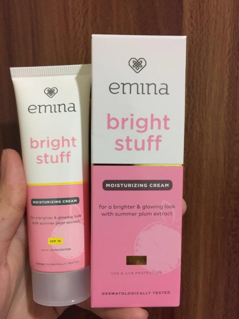 Pelembab wajah terbaik untuk kulit kering, bikin wajah cerah