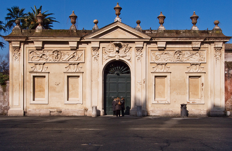 The secret keyhole in Rome - KRIZIA in TRAVELLAND