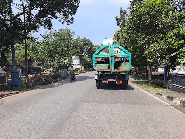 Parah!!! Kontener Sampah Tak Layak, Begini Penjelasan DLH Jepara 1 WhatsApp%2BImage%2B2020 06 10%2Bat%2B09.41.00