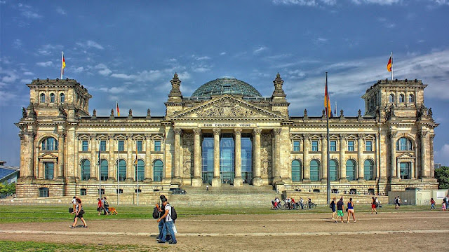 Palácio do Reichstag em Berlim no mês de setembro Palácio do Reichstag em Berlim no mês de setembro
