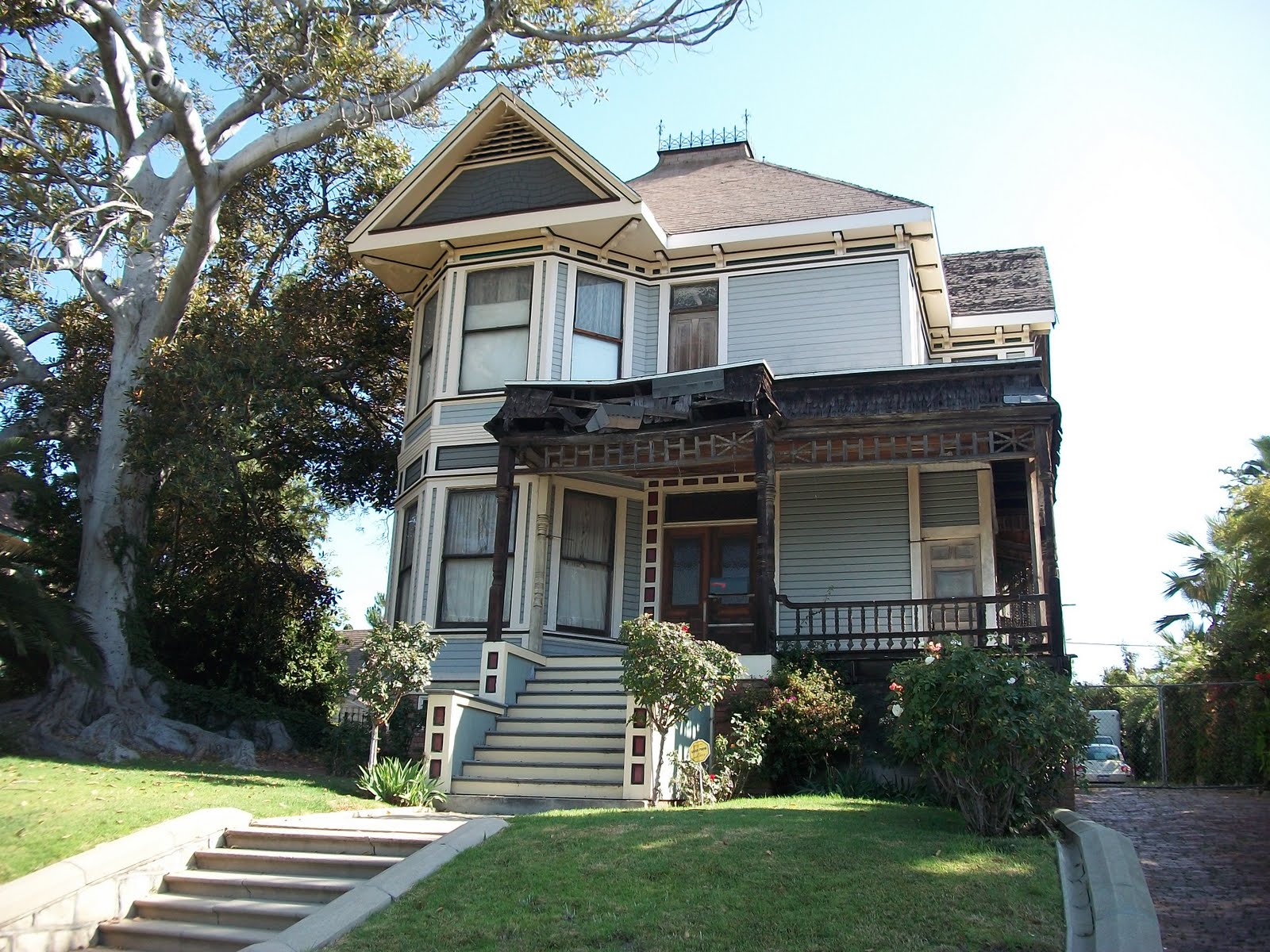 Filming Locations of Chicago and Los Angeles Charmed Season 4