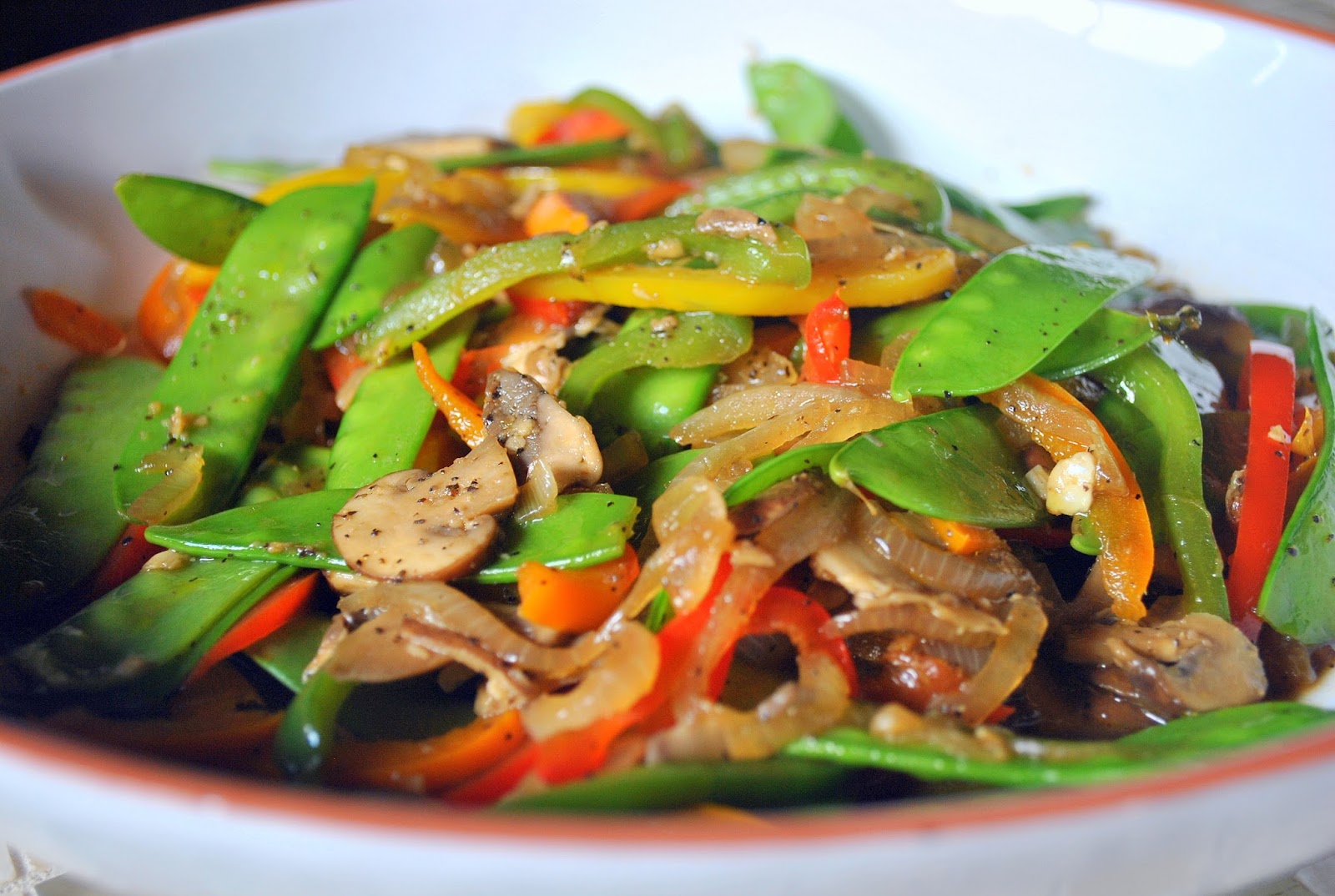 Snow Peas, Mushrooms & Bell Peppers Stir Fry (Stir Fry de Ervilhas