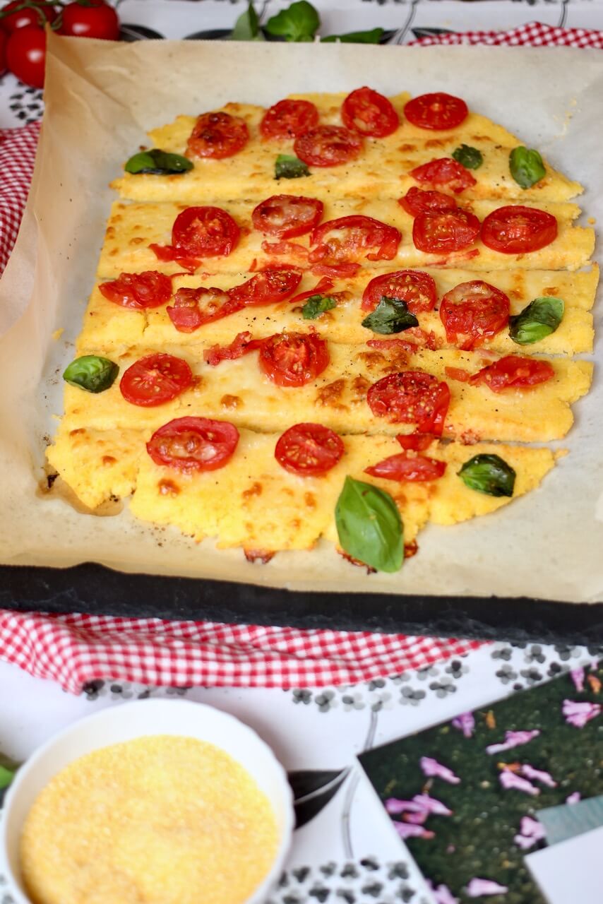 HOME OF HAPPY: POLENTA-PIZZA MARGHERITA