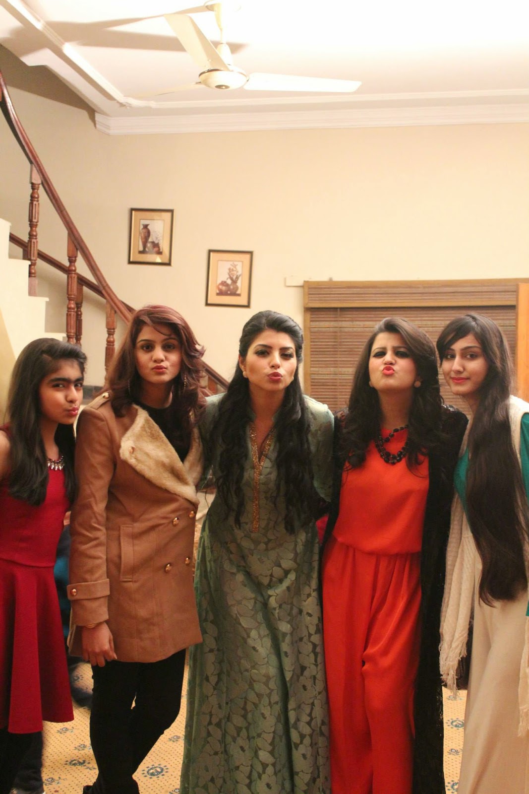 VIP Pakistani Desi Girls Friends Kissing Cam Photos - Beautiful Desi ...