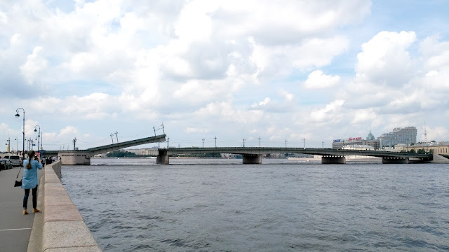 Сведение Литейного моста