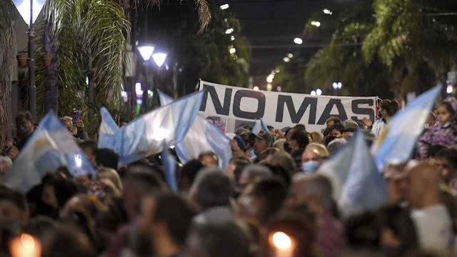 Protestos nas ruas contra o peronismo afim com o lulochavismo na véspera da votação