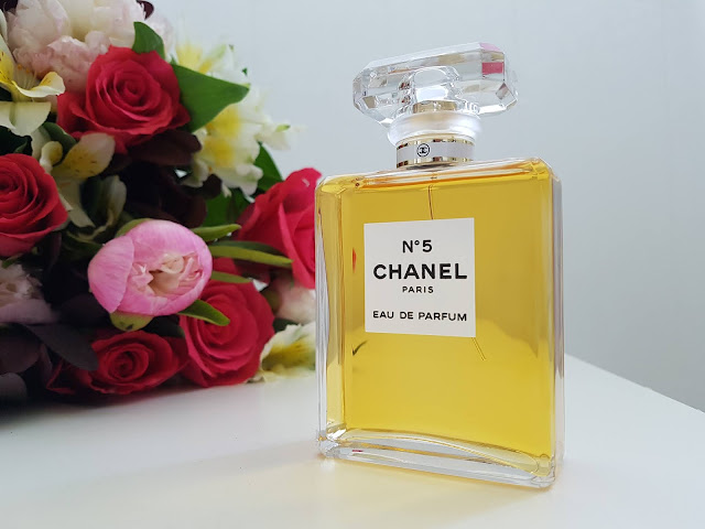 Olive Oyl's Chanel No 5 in Red – Avant Gallery