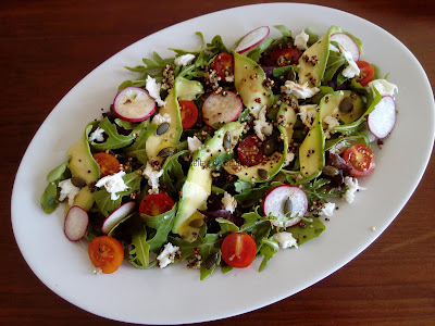 Salada de Quinoa, Abacate e Rúcula