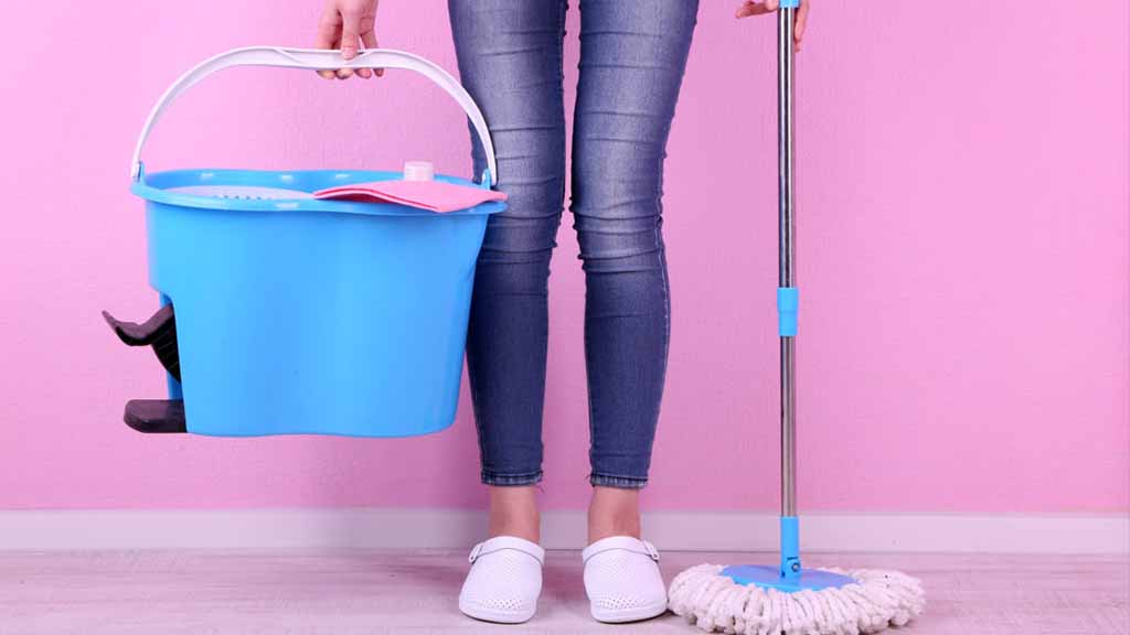 Почему ни в коем случае нельзя подметать и мыть полы на ночь в доме: приметы Почему ни в коем случае нельзя подметать и мыть полы на ночь в доме: приметы