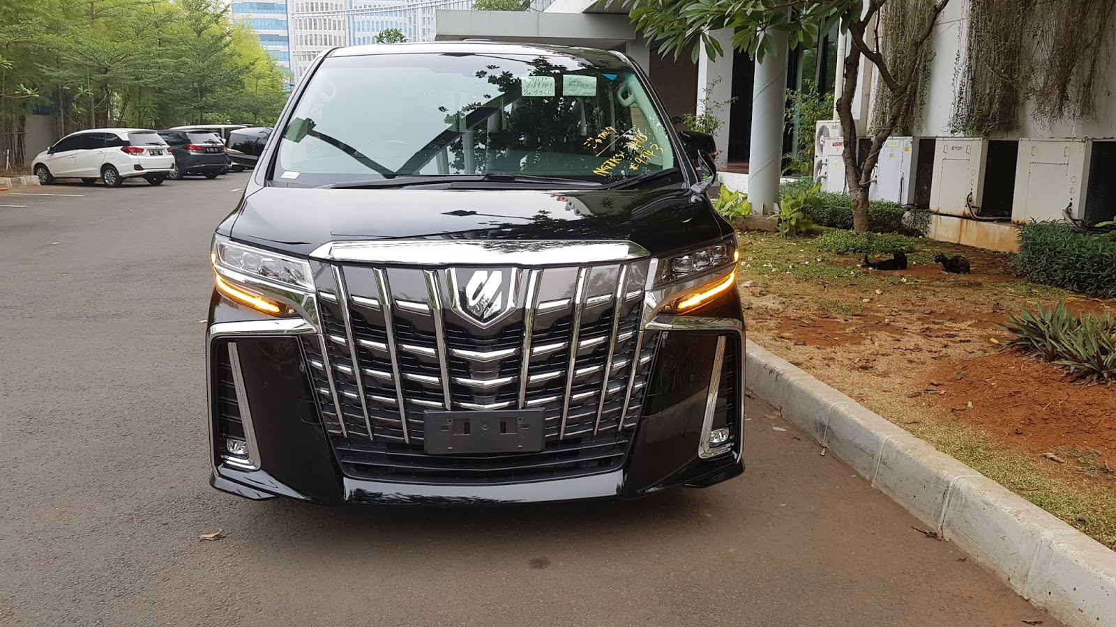 Toyota Alphard Built Up Jepang: Mewah, Tangguh, dan Prestise yang Tak Tertandingi
