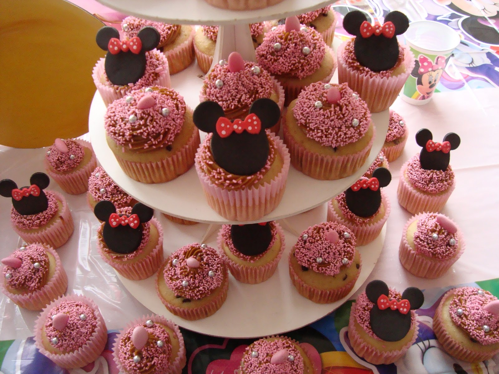 VECINAS INVASORAS 4W: Mesa Dulce Mickey y Minnie Mouse