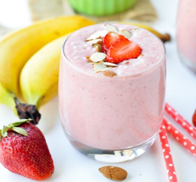 Strawberry Banana Smoothie with Almond Milk #healthydrink #breakfast