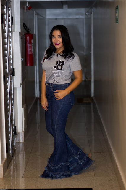 Calça flare e blusa de patches e uma reflexão sobre o tempo