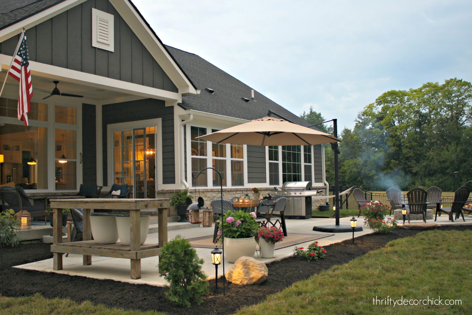 Concrete patio design with round fire pit 