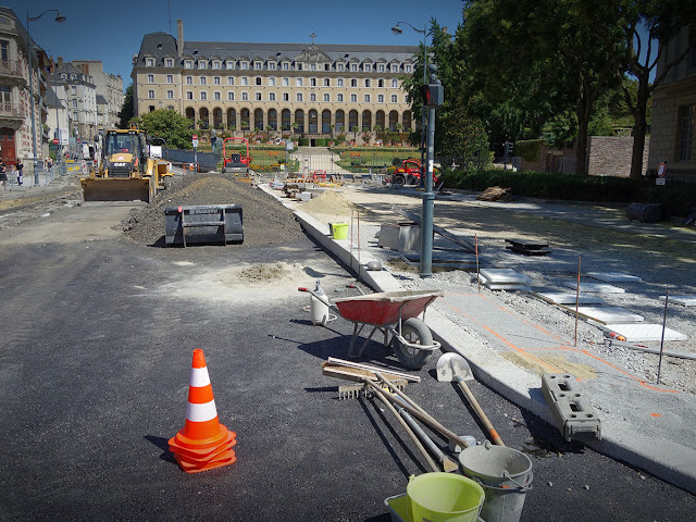 Les travaux sur la Place Pasteur : élargissement de la place devant l'Hôtel Pasteur  (21 Juillet 2020)