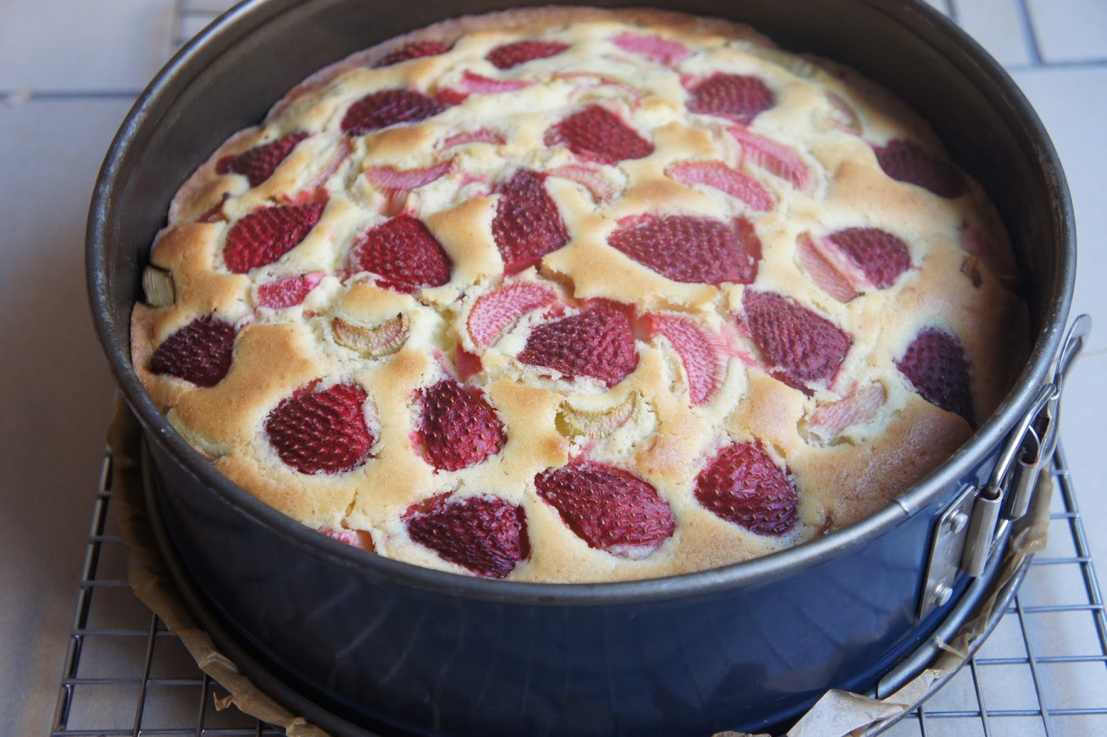 REZEPT glutenfreier RhabarberErdbeerKuchen ♥ Ein glutenfreier Blog