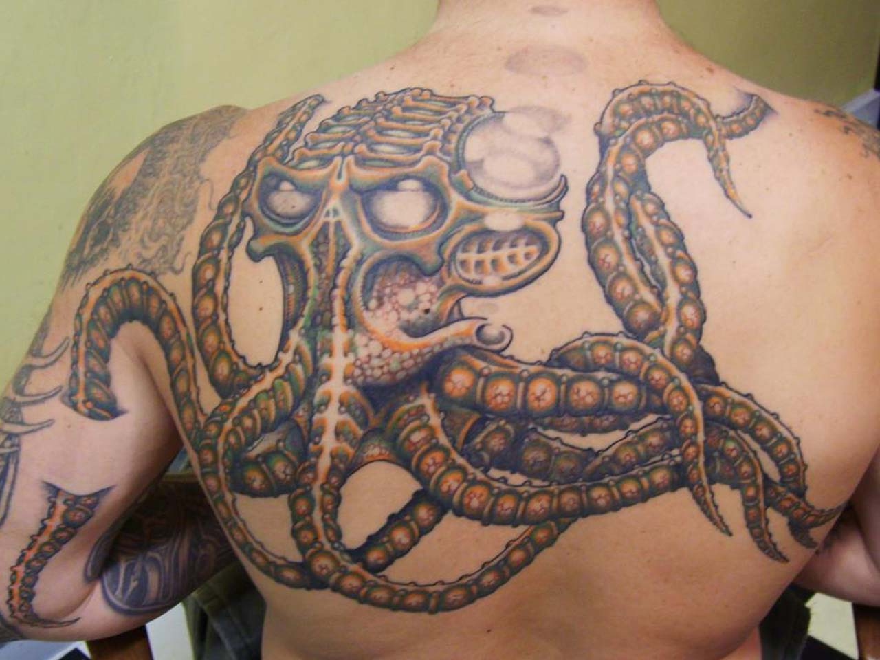 Octopus Tattoo Woman Back - wide 5