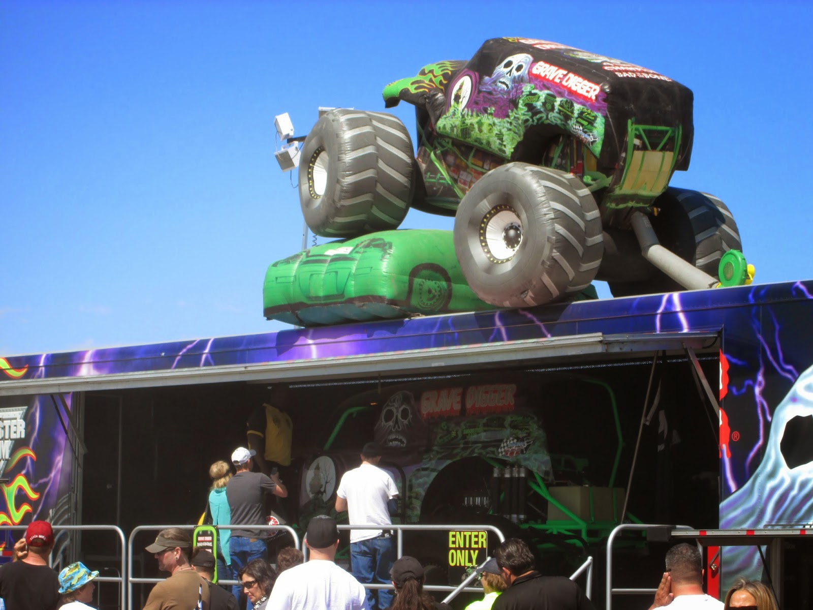 Mommie of 2 Monster Jam World Finals Las Vegas Review MonsterJam 