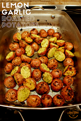 Crispy lemon garlic roasted tomatoes. Perfect potato side dish #potatoes #roastedpotatoes