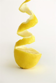 فوائد قشر الليمون للشعر