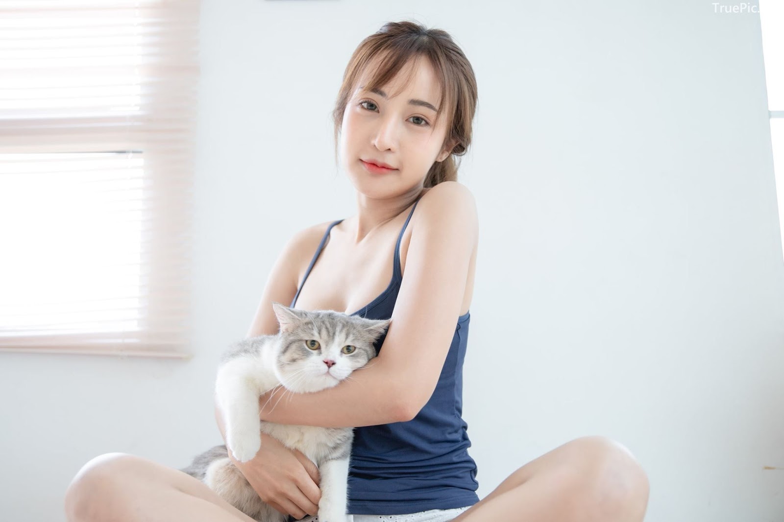 Thailand model - Thanyarat Charoenpornkittada - Stay at home with beautiul cat - TruePic.net - Picture 2