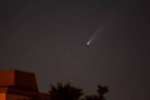 Comet NEOWISE at 9:30 pm, DSLR, 300 mm, 8 second exposure (Source: Palmia Observatory)