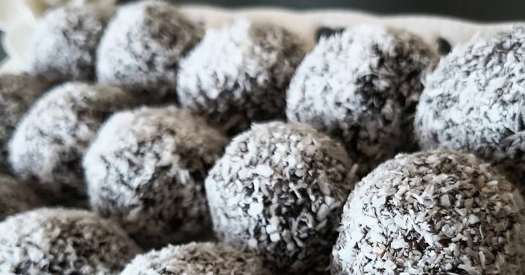 Emel�in Mutfağı Hurmalı Yulaflı Lezzet Topları