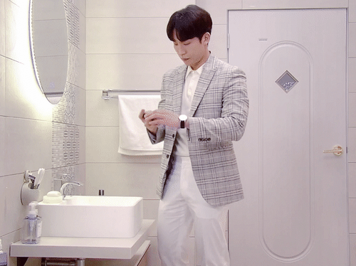 ComfortableBackKakarikis-size_restricted