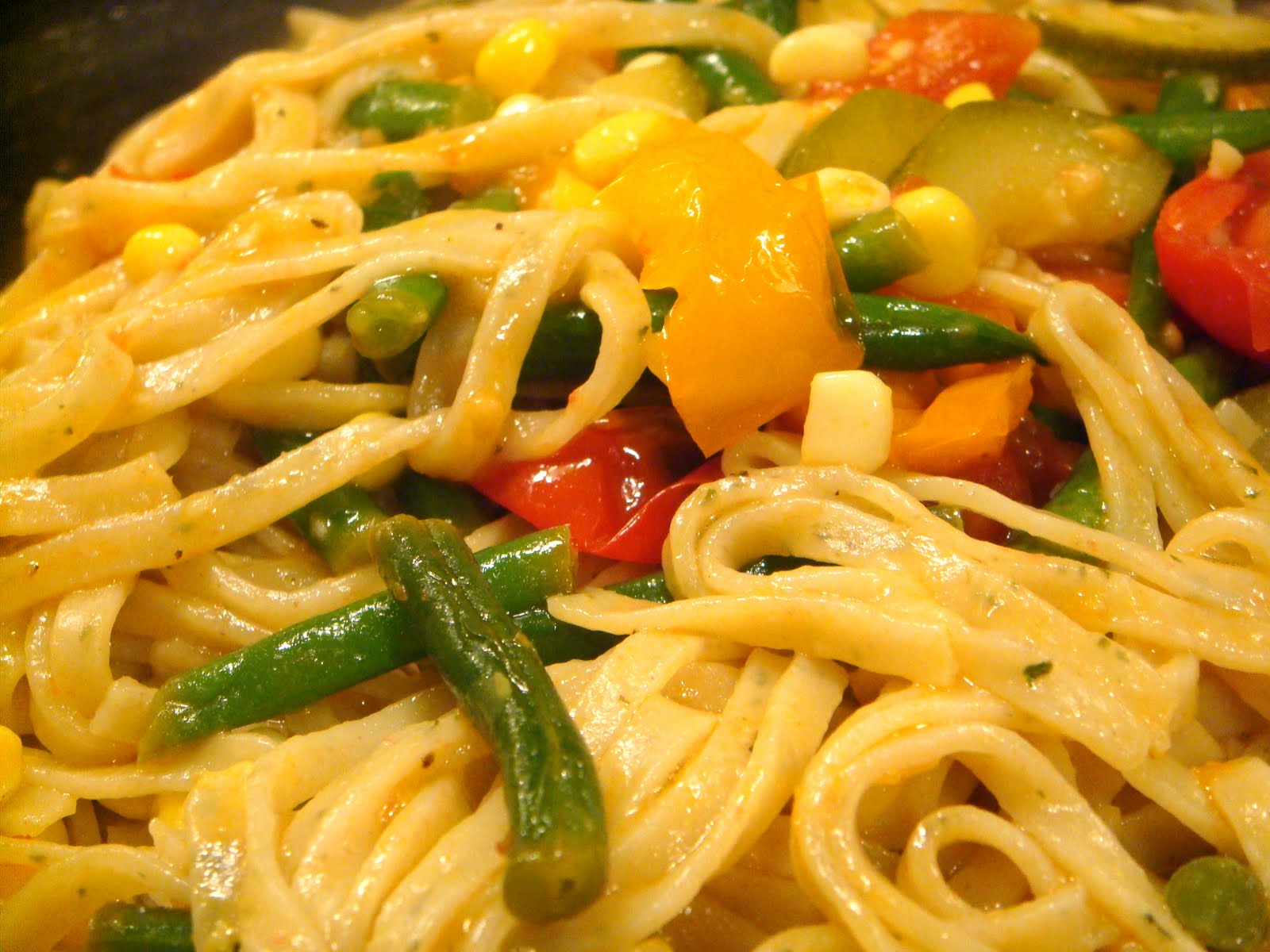 Delicious Dishings Summer Squash And Basil Linguine With Summer Veggies