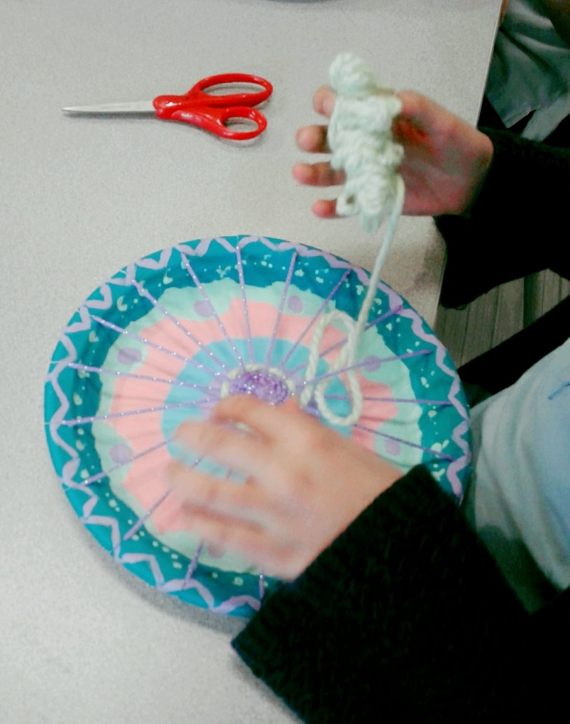 a faithful attempt Painted Paper Plate Yarn Weaving