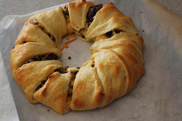 Want an easy idea for entertaining family and friends? This quick taco ring recipe is a hit at parties!