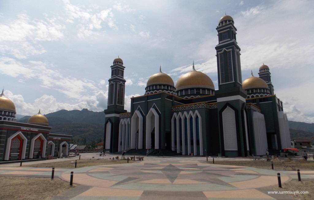 Gambar Halaman Sekitar Masjid
