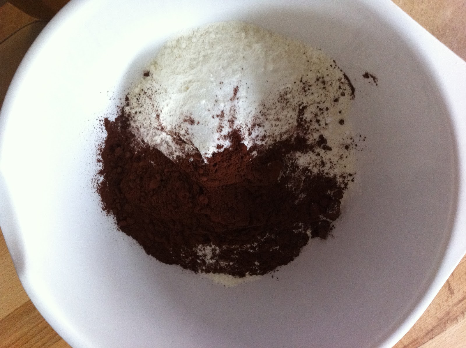 Misato Neko: Schoki- Cupcakes mit Vanille-Buttercreme Misato Neko: Schoki- Cupcakes mit Vanille-Buttercreme