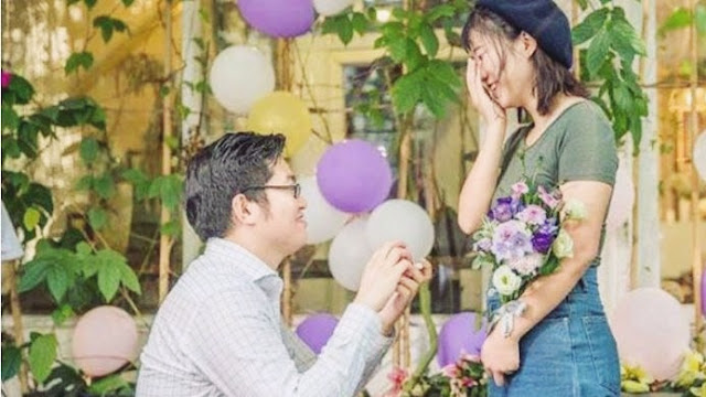 Pria China Melamar Kekasihnya Dengan 25 iPhone X Melamar pacar
