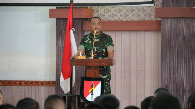 WAASPERS DIVIF 2 KOSTRAD BERIKAN PENGARAHAN TWP KEPADA PRAJURIT YONIF RAIDER 514 KOSTRAD