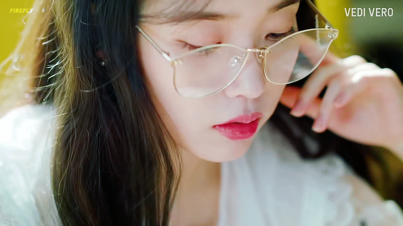 선글라스 쓴 아이유 - 꾸르