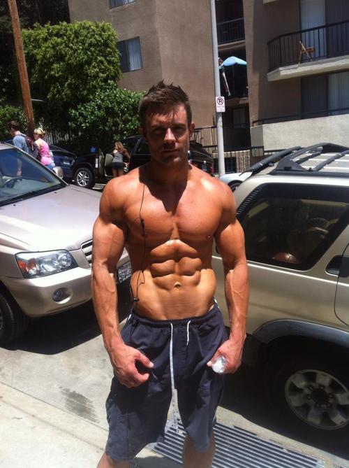hot-shirtless-guys-muscular-body-abs-street-daddy