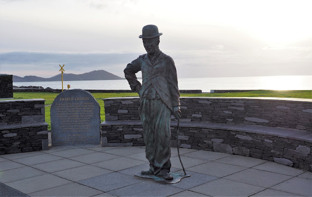 Ring of Kerry, ajaminen irlannissa, irlanti, kerry, kauniit maisemat, kapeat tiet, kaunis maisema, matkustaminen irlannissa, missä kannattaa käydä irlannissa, kaunis irlanti, charlie chaplin, patsas, waterville